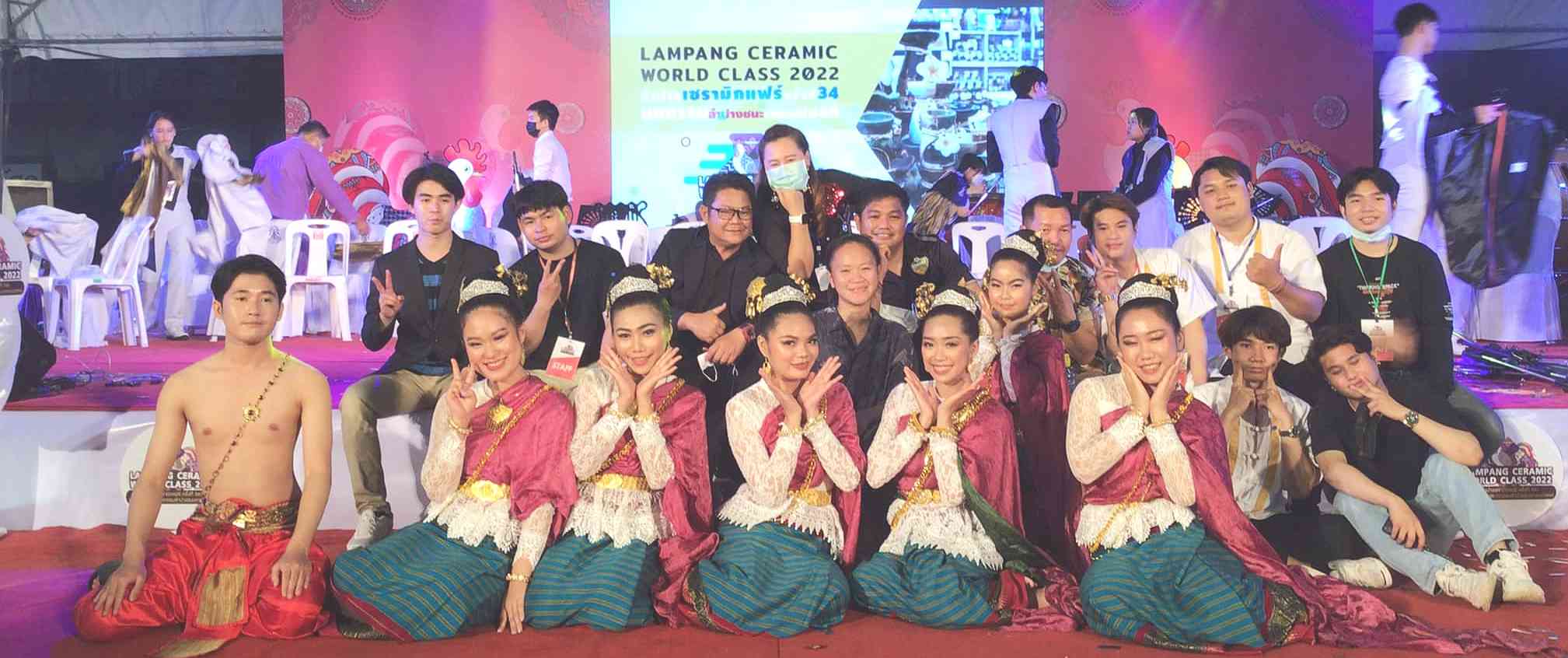 ทีมงานนิสิตการบิน ใน งานเซรามิกแฟร์ 2022